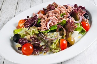 Итальянский салат с тунцом